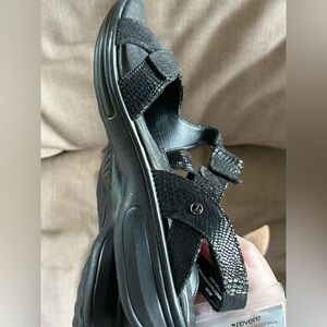 Revere size 10w Black Sandals with Cushioned Comfort plus strap extender